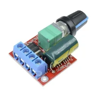 ماژول PWM با جریان 5 آمپر | کنترلر دور موتور DC 4.5-35V | 90 وات ماژول PWM با جریان 5 آمپر یک کنترلر دور موتور DC است که با استفاده از تکنیک مدولاسیون پهنای پالس (PWM) سرعت موتور یا میزان روشنایی LED را از 1 تا 100 درصد کنترل می‌کند. این ماژول با ولتاژ کاری 4.5 تا 35 ولت DC و جریان خروجی تا 5 آمپر، گزینه ایده‌آلی برای پروژه‌های رباتیک، صنایع مختلف و کنترل روشنایی است. ماژول کنترل دور موتور PWM 5Aدارای ولوم کنترل روی برد برای تنظیم دیوتی سایکل PWM و فرکانس 20 کیلوهرتز است که امکان کنترل دقیق و بدون نویز صوتی را فراهم می‌کند. این ماژول بسیار پرکاربرد در رباتیک و صنایع مختلف برای مدیریت دور موتور DC است. کاربردها کنترل سرعت موتور DC: مدیریت دور موتور DC در رباتیک و صنایع مختلف روشنایی LED : کنترل میزان روشنایی LED و لامپ‌های DC تا 5 آمپر پروژه‌های رباتیک: ماژول پرکاربرد در ساخت ربات و سیستم‌های متحرک دیمر DC : استفاده به عنوان دیمر برای لامپ‌های DC سیستم‌های صنعتی : کنترل موتورهای DC در تجهیزات صنعتی پروژه‌های DIY : راه‌حل ساده و قابل اعتماد برای کنترل سرعت موتور راه‌اندازی (Setup) 1. اتصالات ورودی (Power Input) • پورت ورودی مثبت (V+) → به منبع تغذیه 4.5V تا 35V DC مثبت متصل کنید • پورت ورودی منفی (V-) → به منبع تغذیه منفی (GND) متصل کنید 2. اتصالات خروجی (Output) • پورت خروجی مثبت (M+) → به موتور DC یا LED مثبت متصل کنید • پورت خروجی منفی (M-) → به موتور DC یا LED منفی متصل کنید 3. تنظیم سرعت/روشنایی • ولوم روی برد را بچرخانید تا دیوتی سایکل PWM از 1 تا 100٪ تنظیم شود • LED نشانگر وضعیت روشن می‌شود وقتی ماژول فعال است نکات مهم در استفاده • محدودیت ولتاژ: ولتاژ ورودی باید بین 4.5V تا 35V DC باشد • جریان حداکثر: جریان خروجی نباید بیشتر از 5 آمپر باشد • توان حداکثر: توان خروجی ماکزیمم 90 وات است • جریان استندبای کم: فقط 7 میکروآمپر در حالت آماده به کار مصرف می‌کند • موتور DC: فقط برای موتورهای DC استفاده شود )نه موتور( AC • LED: مناسب برای LED و لامپ‌های DC تا 5 آمپر